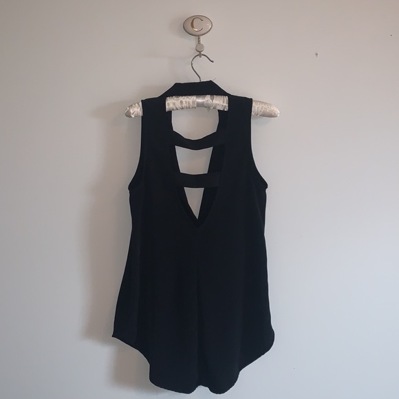 Lush Collared V-Neck Sleeveless Top - Picture 2 of 3